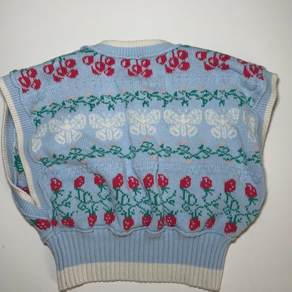 Urban Outfitters Cropped Blue strawberry sweater Vest Size Medium - Picture 5 of 7